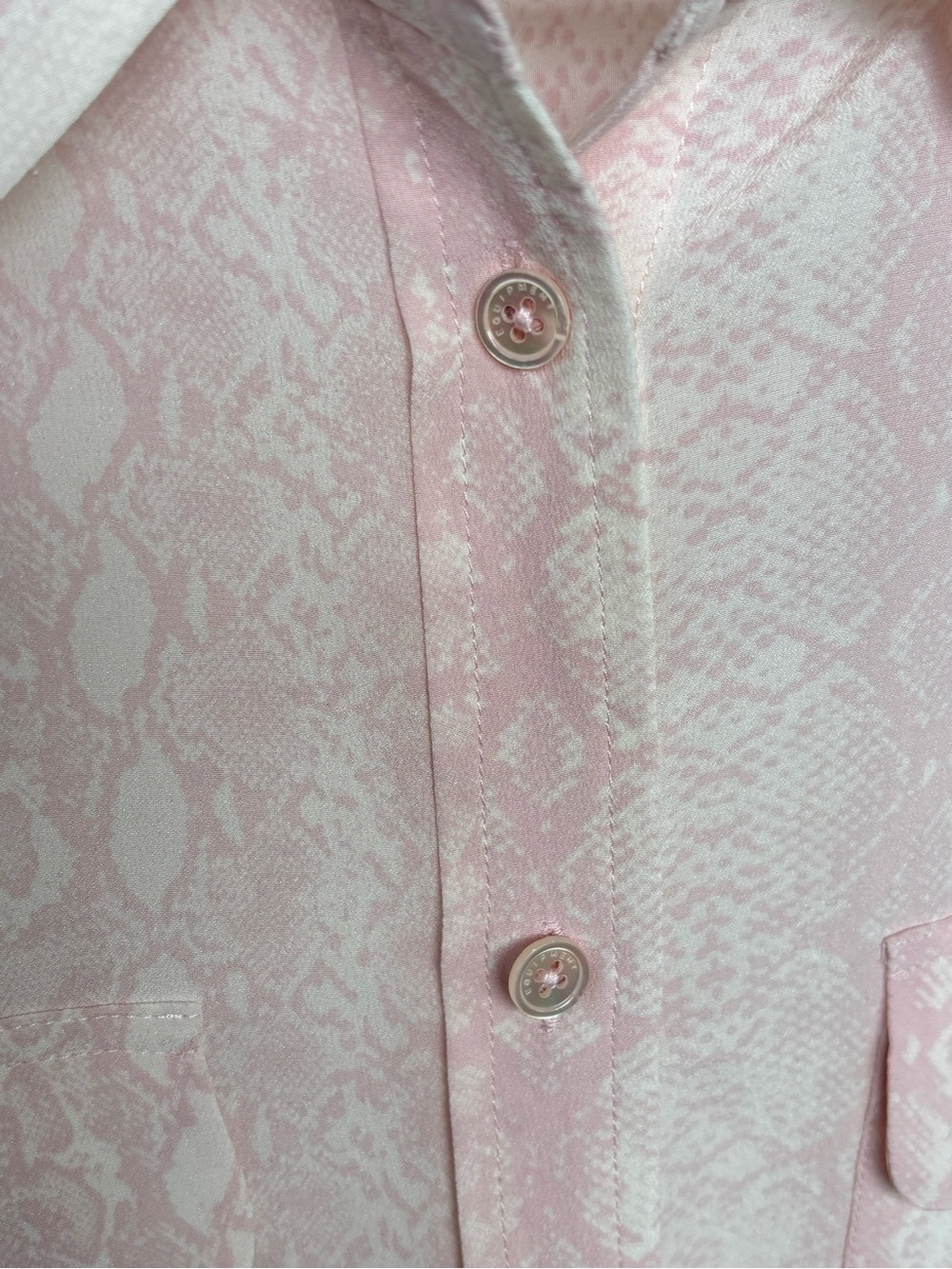 Equipment 100% Silk Pink Snake Print Button-Up Shirt Blouse Size L Y2K Femme - Picture 8 of 13